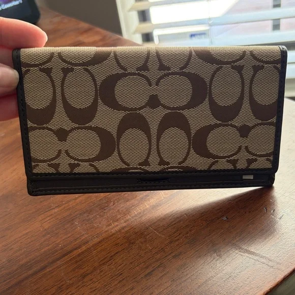 Vintage Coach Hampton Tan and Brown Signature Wallet - Picture 6 of 8